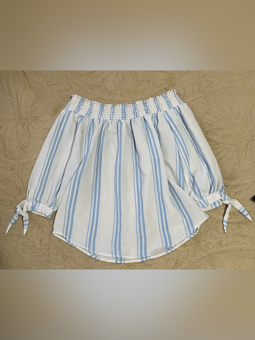 Rue21 White and Light Blue Striped Women’s Shirt